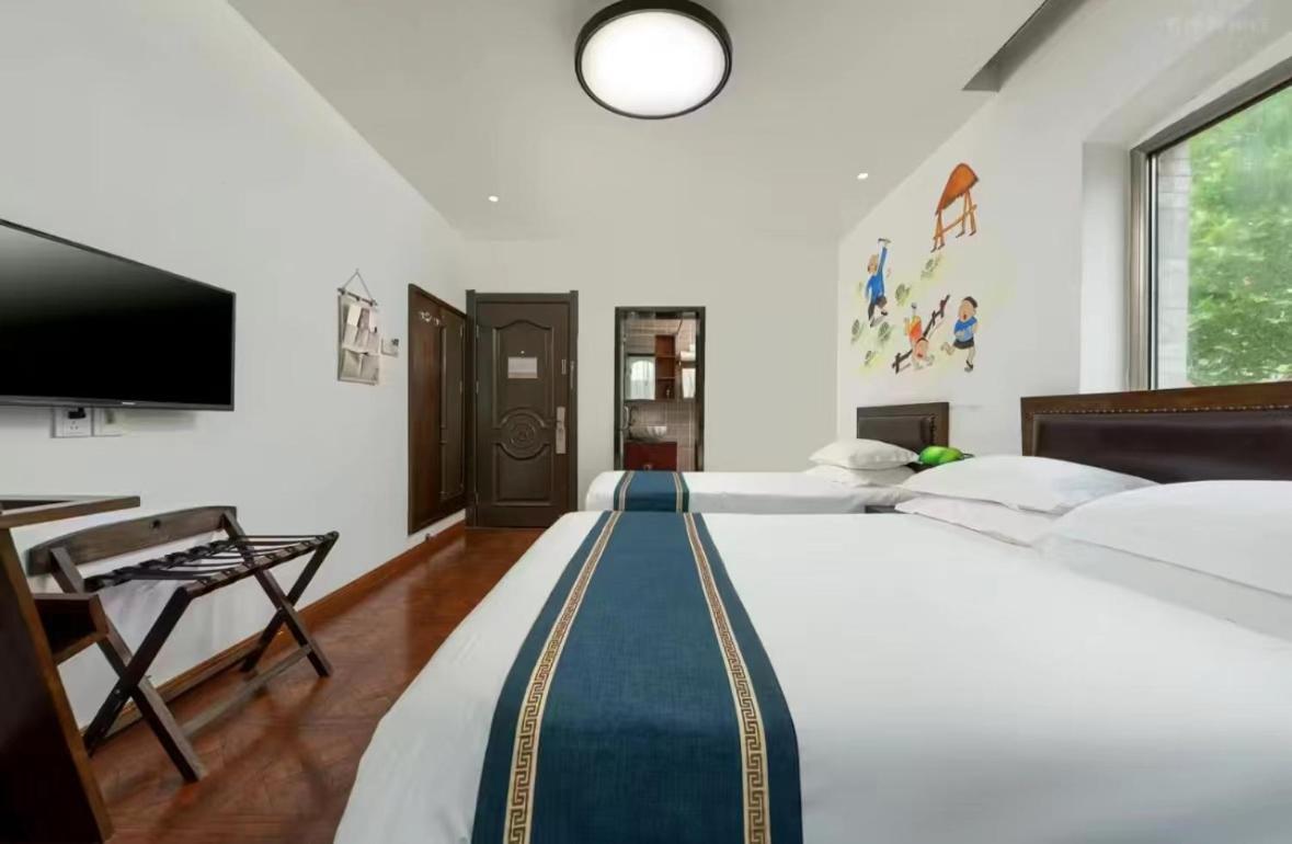 Nostalgia Hotel Beijing Guozijian Ghost Street - Near Beijing Lama Temple, Beihai Park, Jingshan Park, Drum Tower, Houhai Bar Street, Tian'Anmen Square, Located In Beijing Traditional Hutongs, 5 Minutes Away From Beixinqiao Metro Station Dış mekan fotoğraf