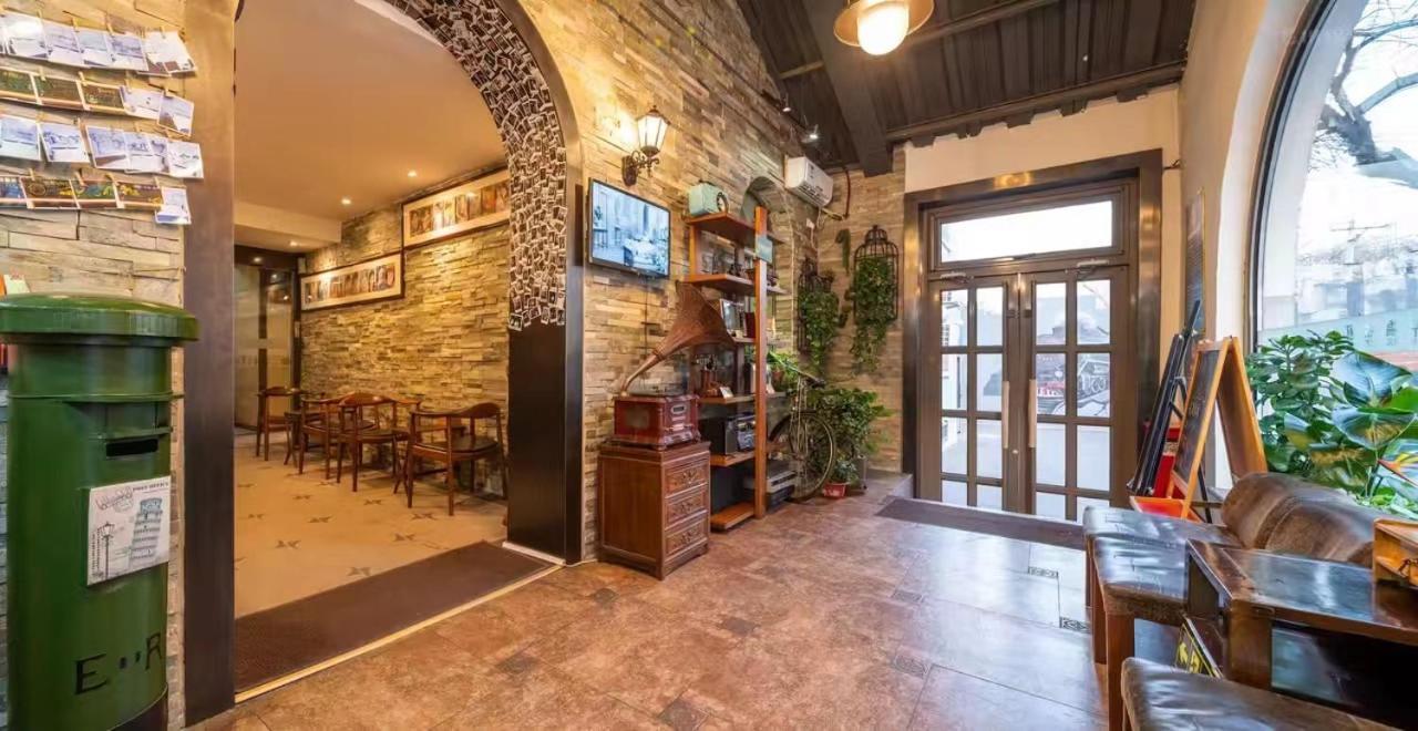 Nostalgia Hotel Beijing Guozijian Ghost Street - Near Beijing Lama Temple, Beihai Park, Jingshan Park, Drum Tower, Houhai Bar Street, Tian'Anmen Square, Located In Beijing Traditional Hutongs, 5 Minutes Away From Beixinqiao Metro Station Dış mekan fotoğraf