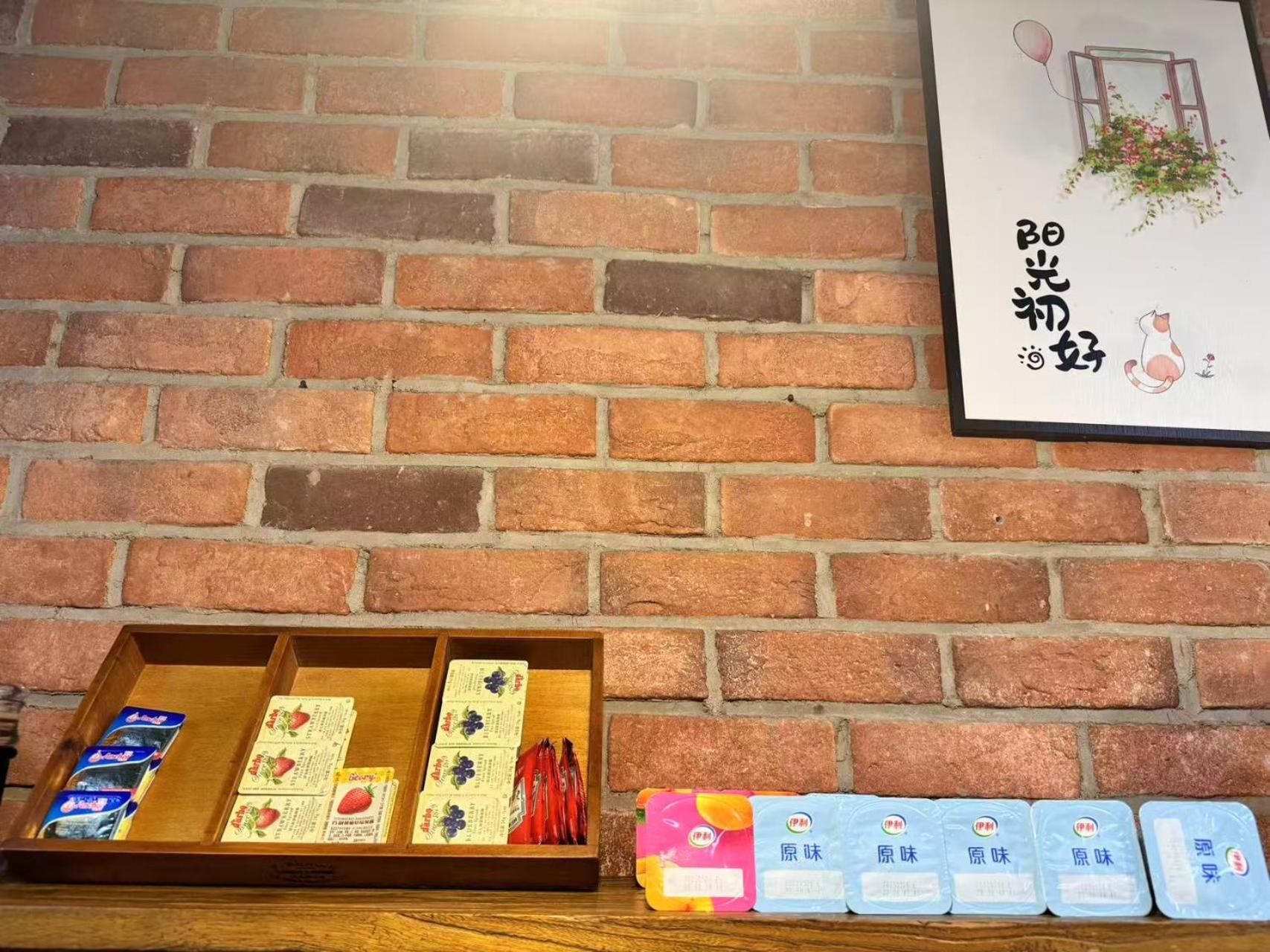 Nostalgia Hotel Beijing Guozijian Ghost Street - Near Beijing Lama Temple, Beihai Park, Jingshan Park, Drum Tower, Houhai Bar Street, Tian'Anmen Square, Located In Beijing Traditional Hutongs, 5 Minutes Away From Beixinqiao Metro Station Dış mekan fotoğraf