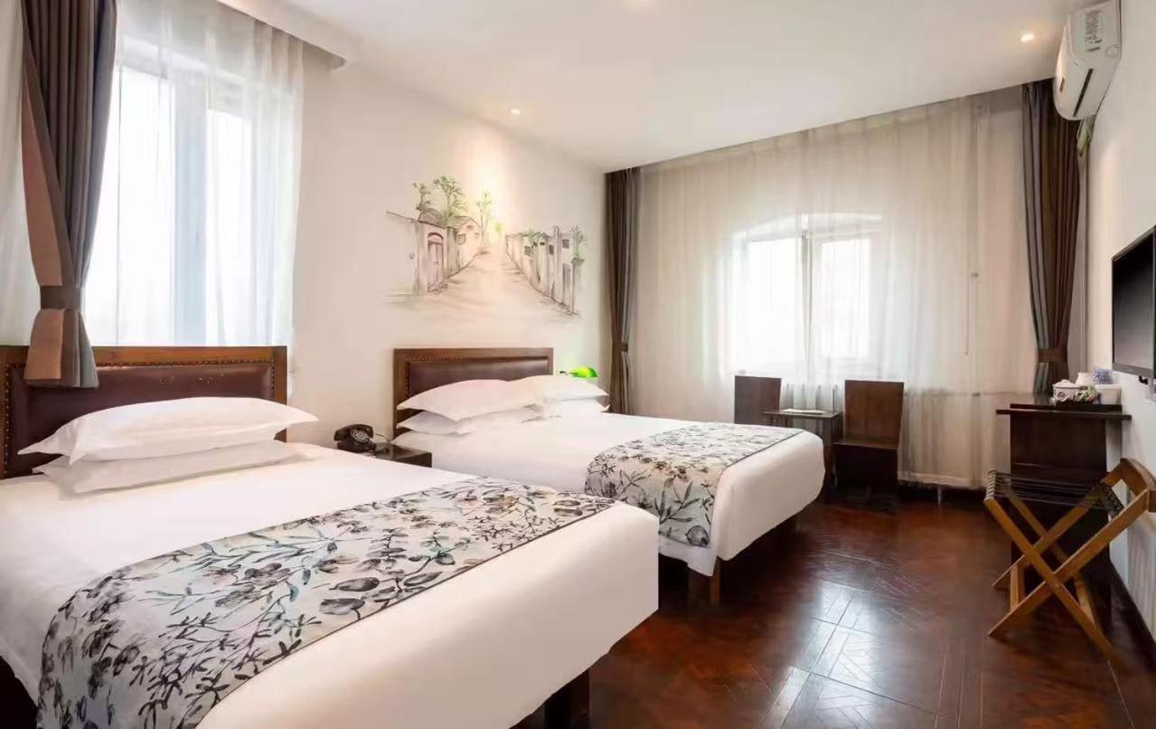 Nostalgia Hotel Beijing Guozijian Ghost Street - Near Beijing Lama Temple, Beihai Park, Jingshan Park, Drum Tower, Houhai Bar Street, Tian'Anmen Square, Located In Beijing Traditional Hutongs, 5 Minutes Away From Beixinqiao Metro Station Dış mekan fotoğraf